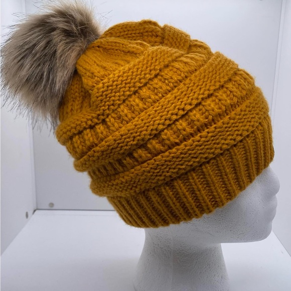David and Young Accessories - David and Young Pom Pom Beanie OS